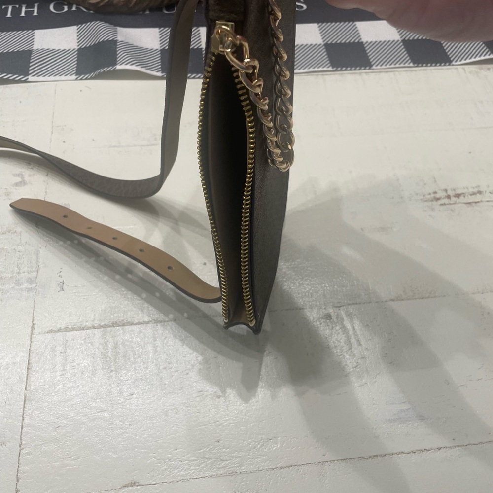 Micheal Kors belt bag - Picture 6 of 8